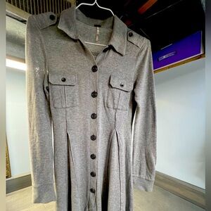 Very nice dress,long sleeves,excellent condition.